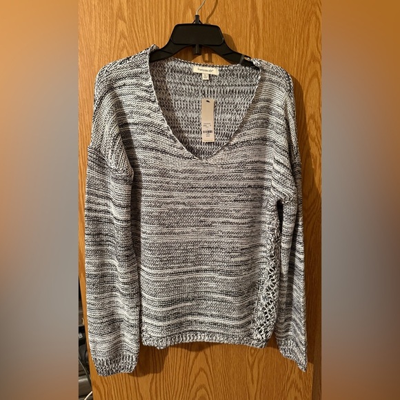 Francesca’s Alisha Pointelle Pullover - Picture 3 of 9